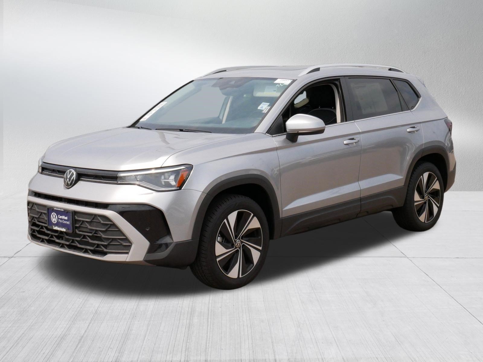 Used 2025 Volkswagen Taos SE w/ Panoramic Sunroof Package AWD/4WD image 3