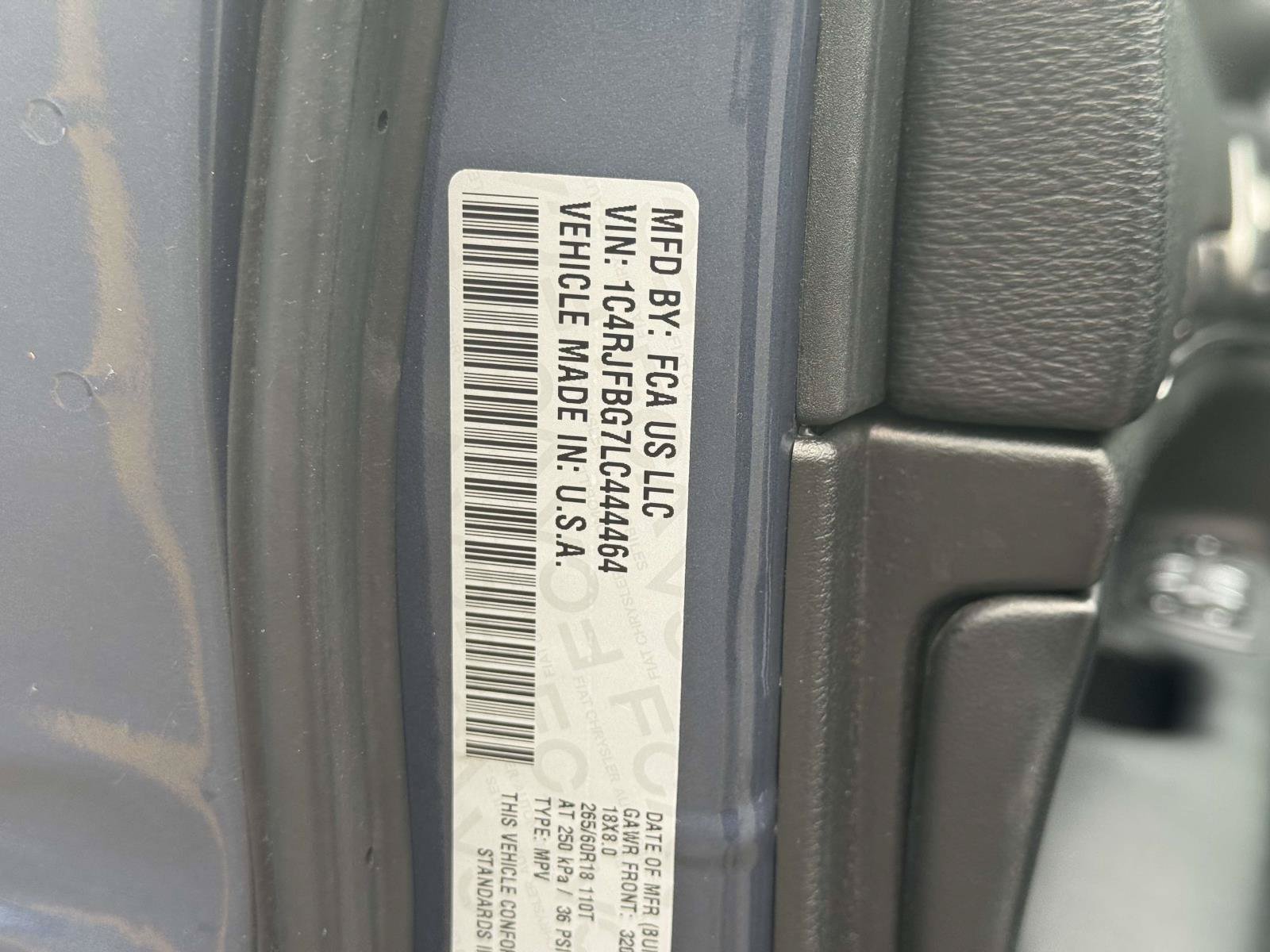 Used 2020 Jeep Grand Cherokee Limited AWD/4WD image 31