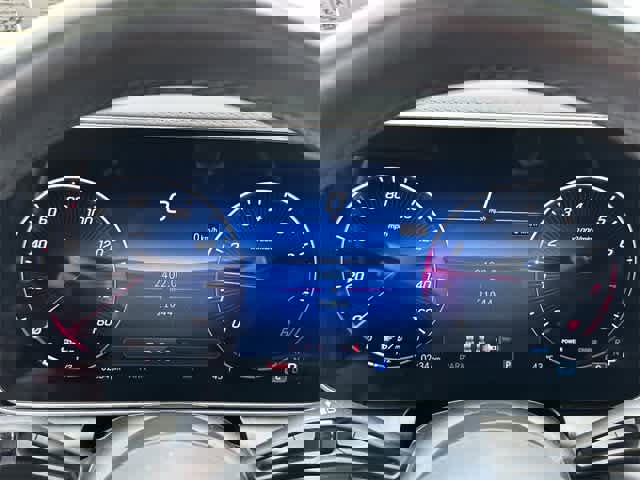 Used 2025 Mercedes-Benz GLC 300 4MATIC image 6