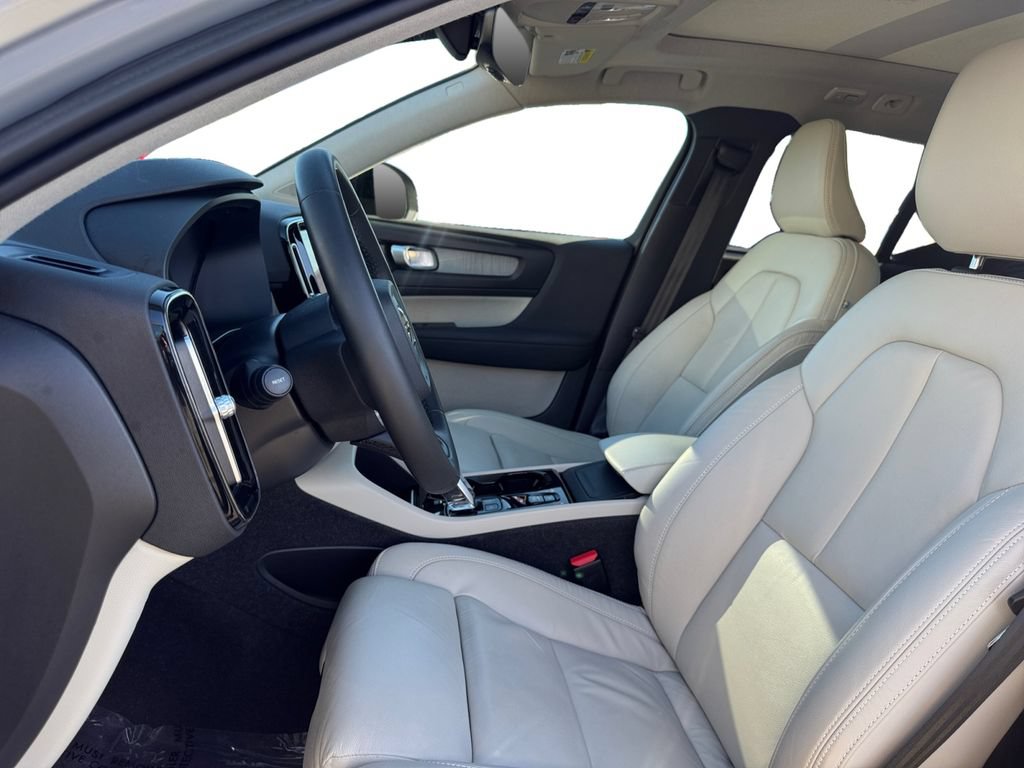 Certified 2024 Volvo XC40 B5 Ultimate w/ Climate Package AWD/4WD image 13