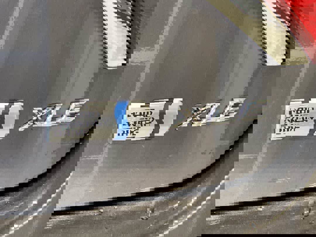 Used 2017 Toyota Camry XLE w/ Moonroof Package image 12