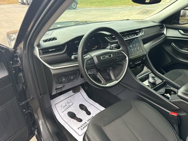 Used 2023 Jeep Grand Cherokee Laredo X image 25
