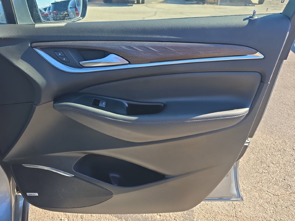 Used 2023 Buick Enclave Avenir AWD/4WD image 22