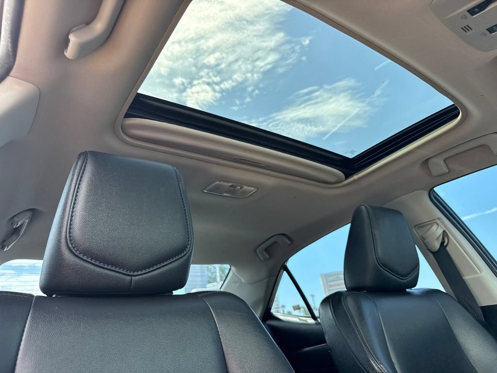 Used 2018 Toyota Corolla SE w/ Carpet Mat Package (TMS) FWD image 10