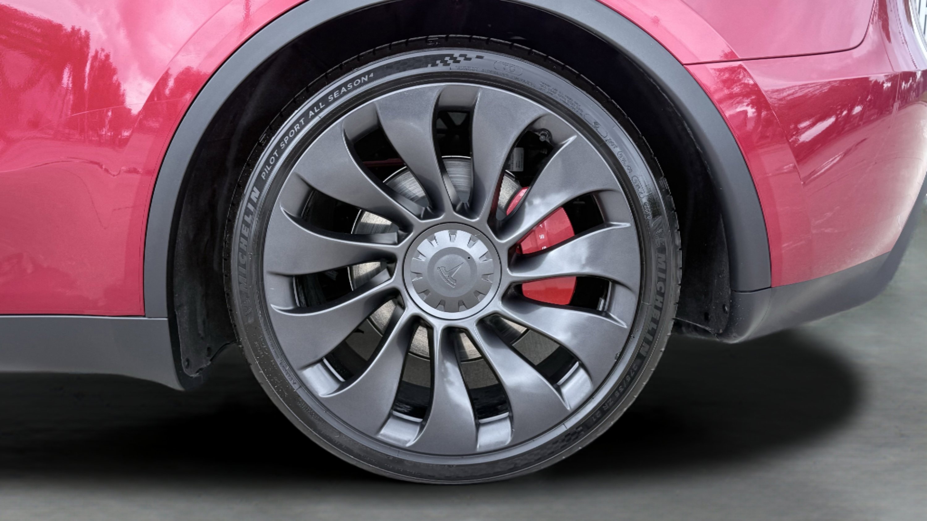 Used 2024 Tesla Model Y Performance image 9