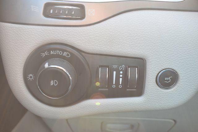 Used 2021 Jeep Cherokee Limited w/ Sun & Sound Group AWD/4WD image 21