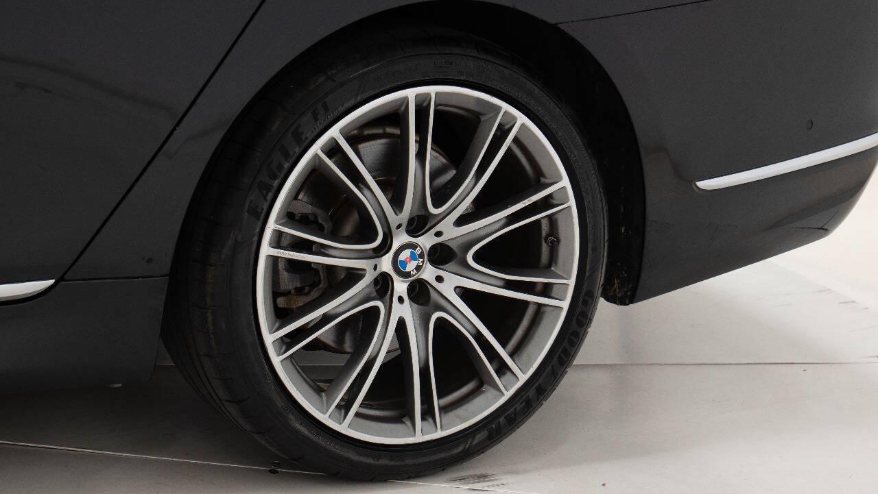 Used 2021 BMW 740i w/ Premium Package RWD image 79