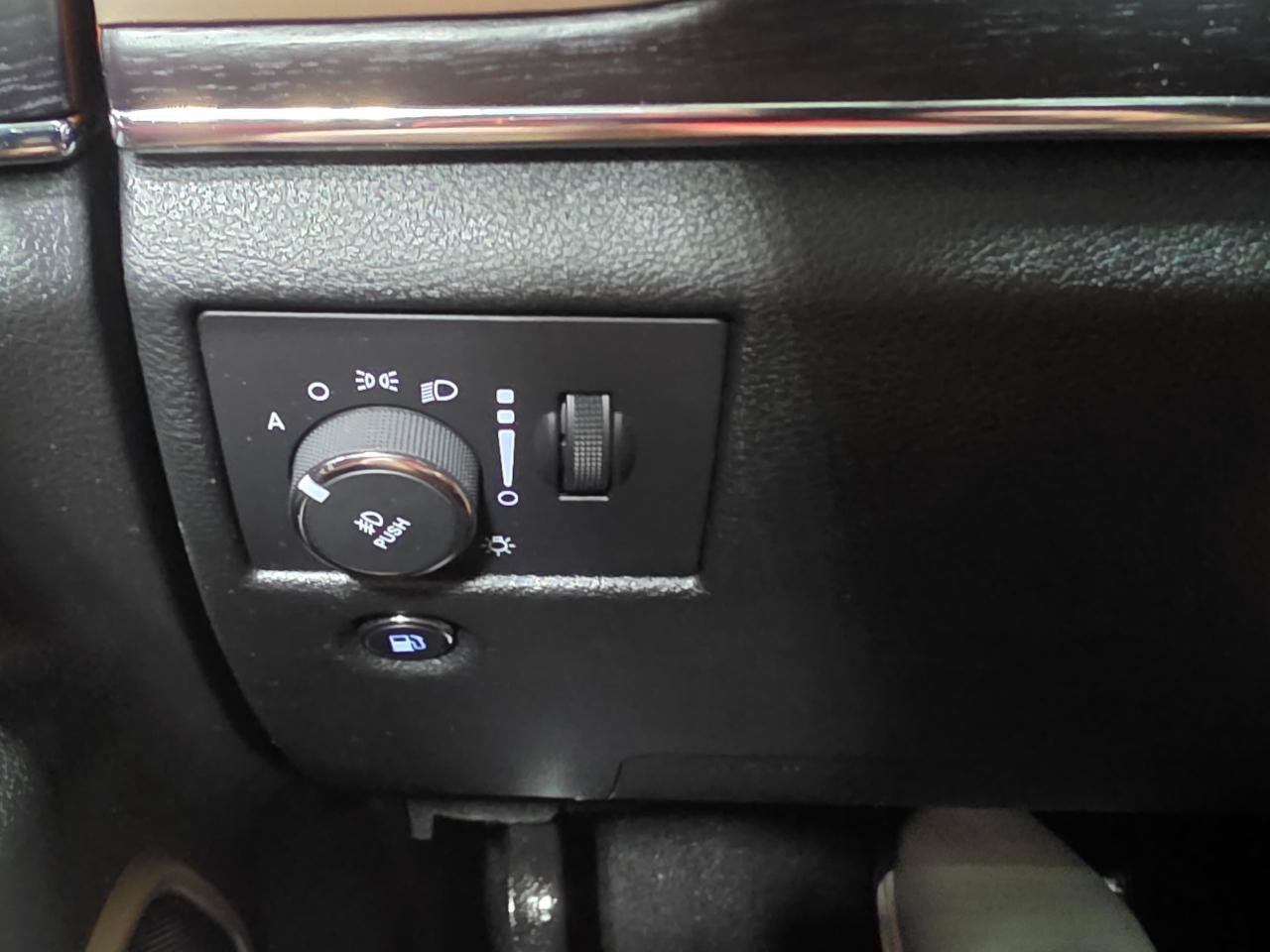 Used 2015 Jeep Grand Cherokee Summit AWD/4WD image 39