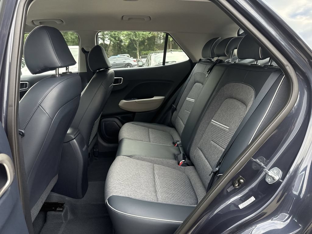 Used 2023 Hyundai Venue Limited FWD image 24