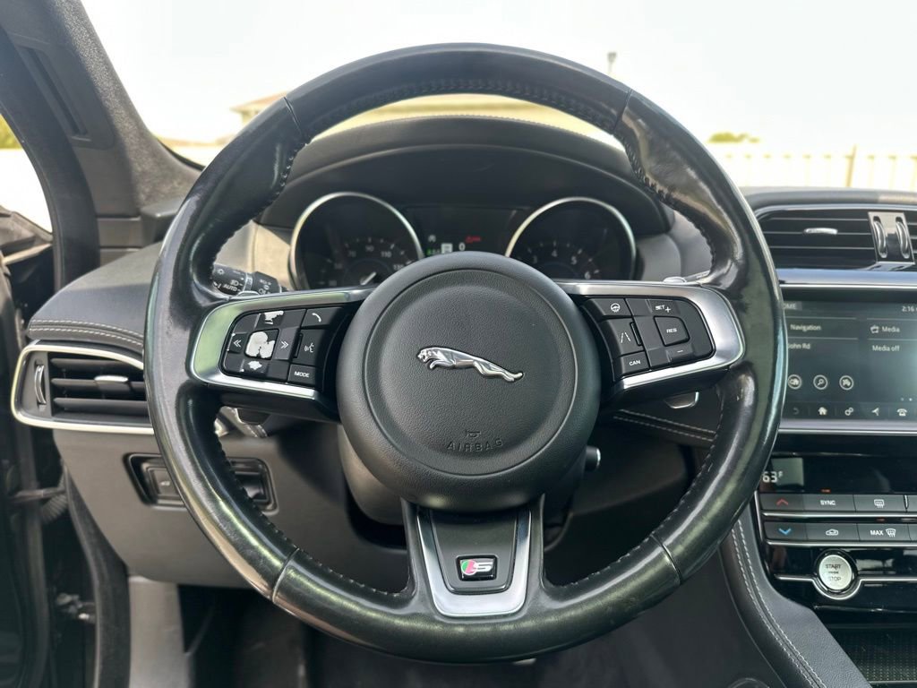 Used 2020 Jaguar F-PACE S AWD/4WD image 28