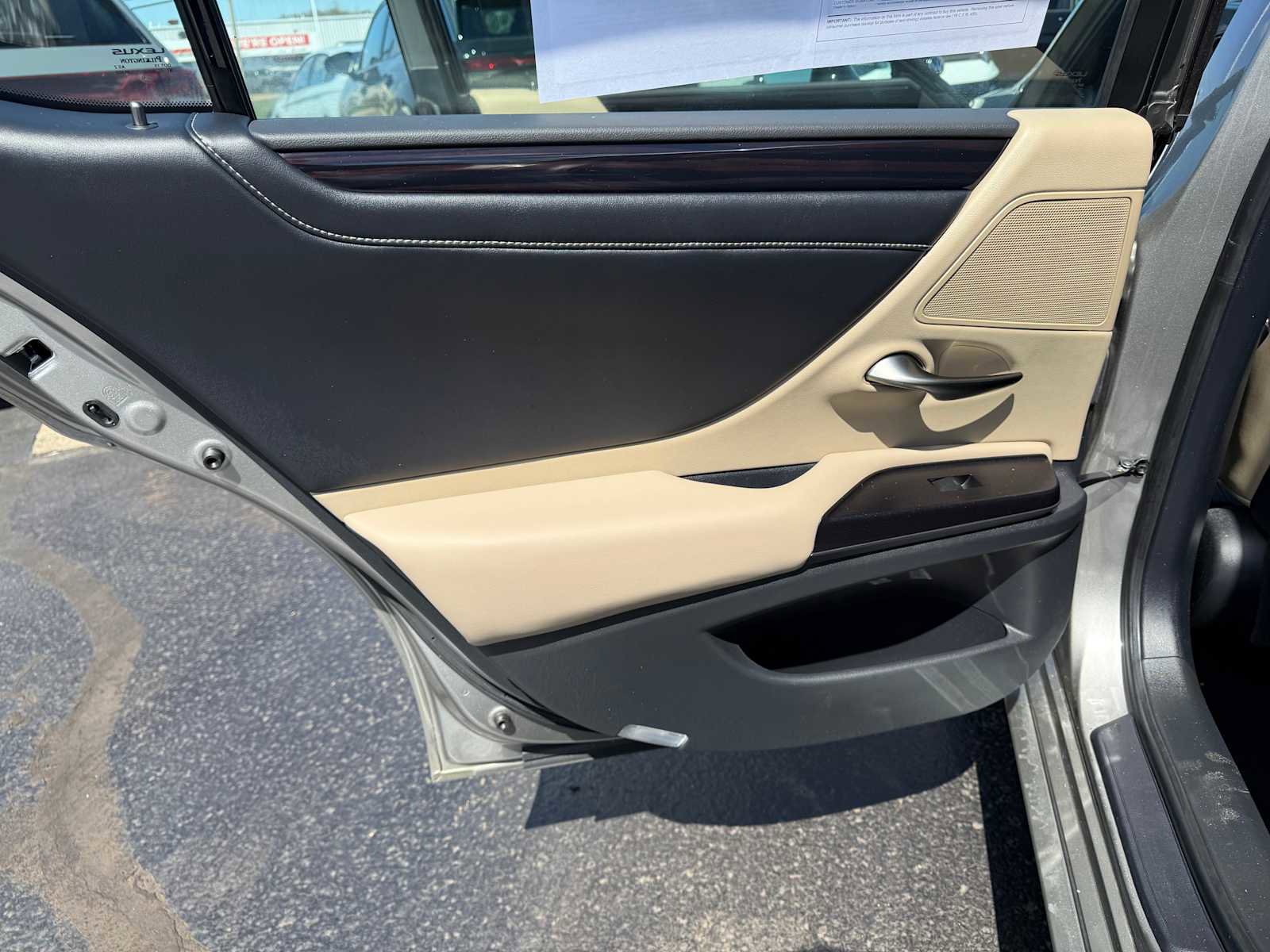 Used 2020 Lexus ES 300h w/ Premium Package FWD image 18