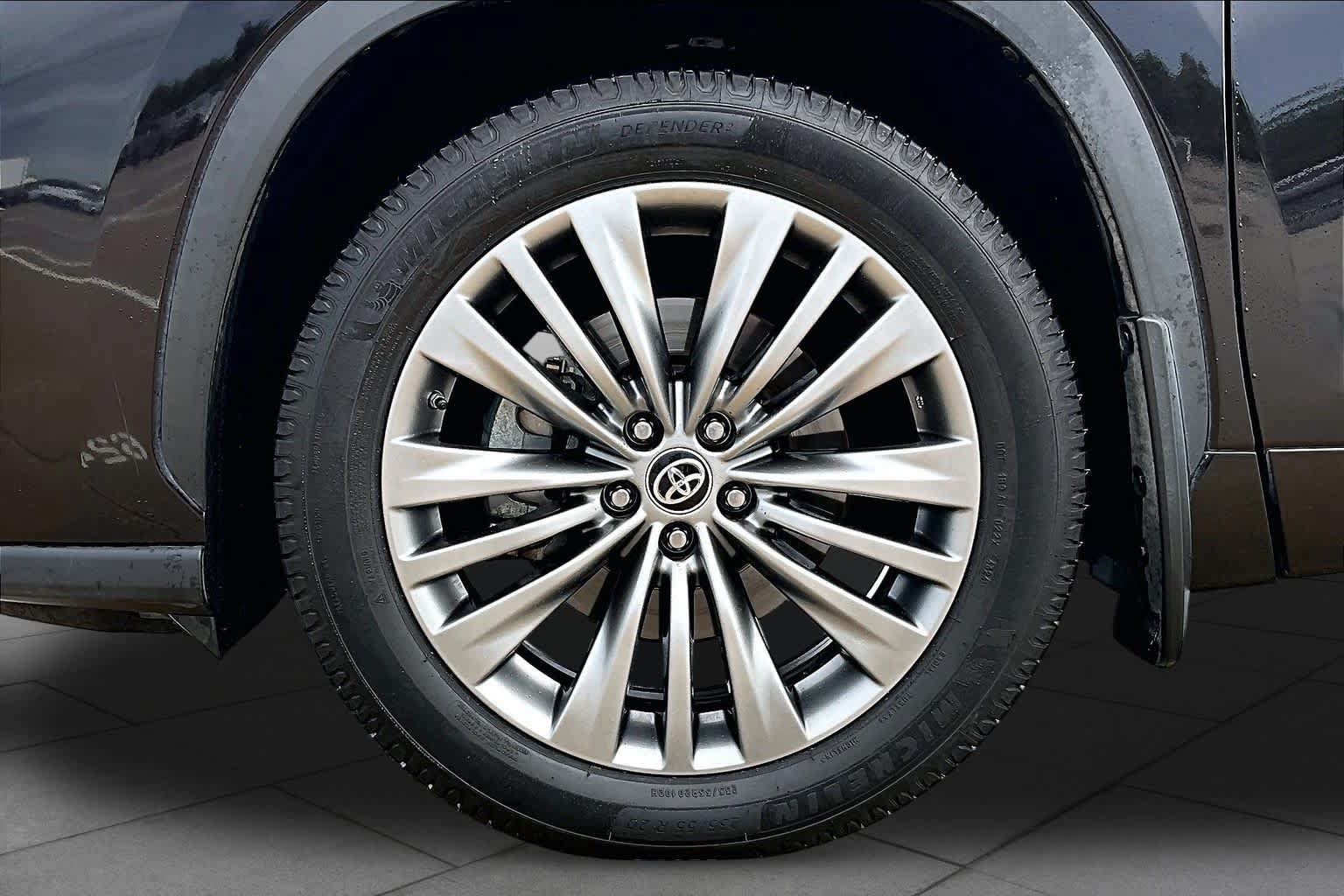 Used 2020 Toyota Highlander Platinum AWD/4WD image 11