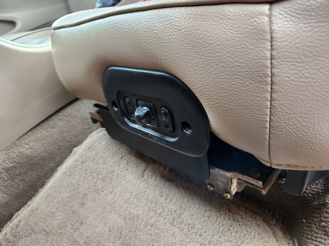 Used 2004 Ford Mustang Convertible image 27