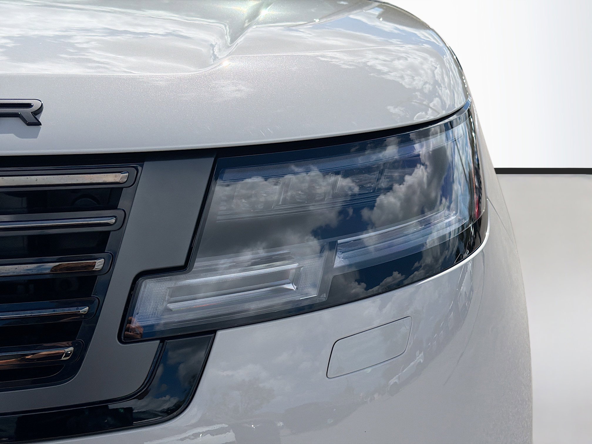 New 2026 Land Rover Range Rover SV image 9