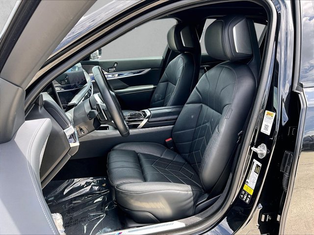 Used 2023 BMW 760i xDrive AWD/4WD image 25