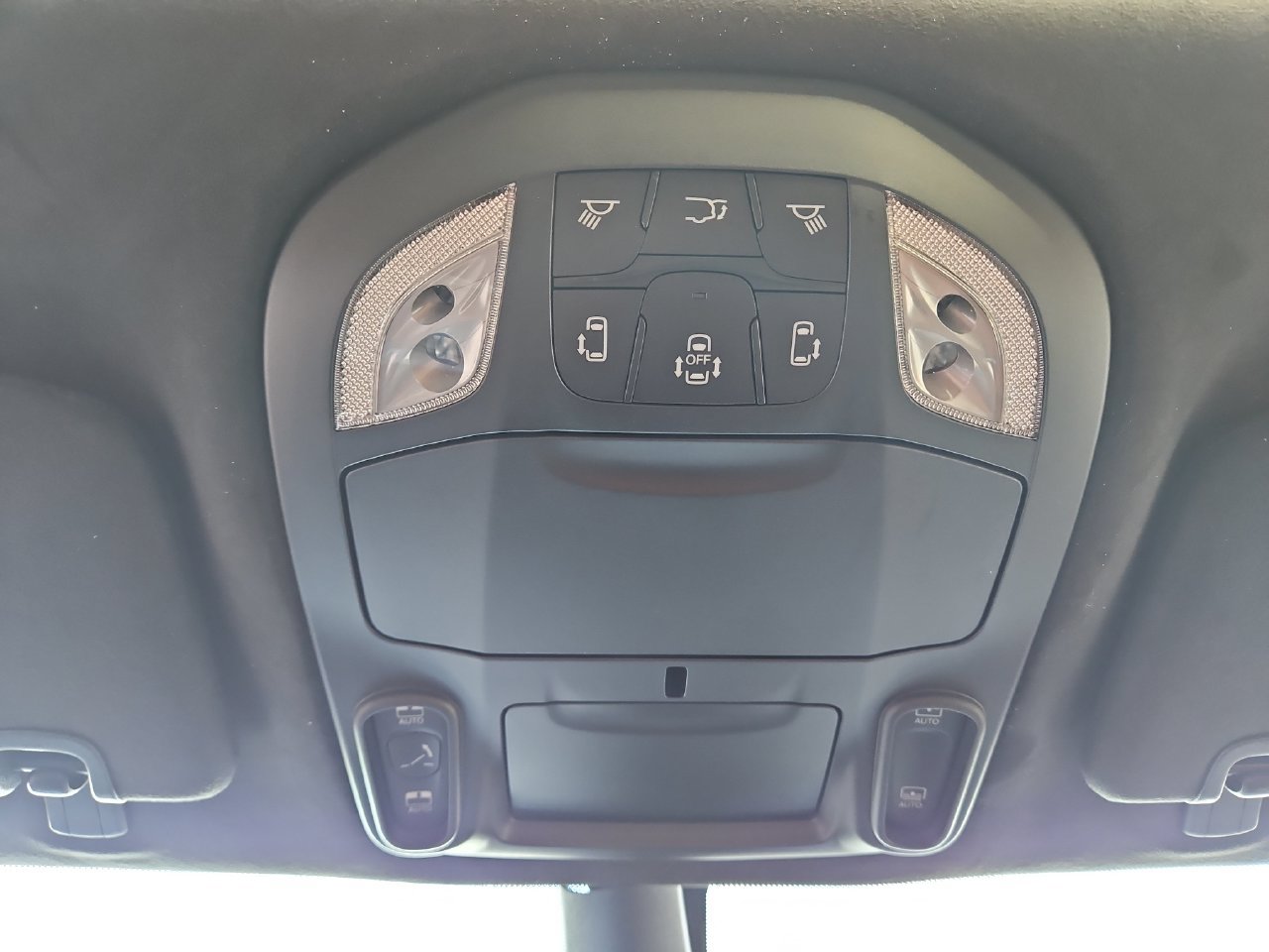 New 2026 Chrysler Pacifica Pinnacle w/ Trailer Tow Group FWD image 26