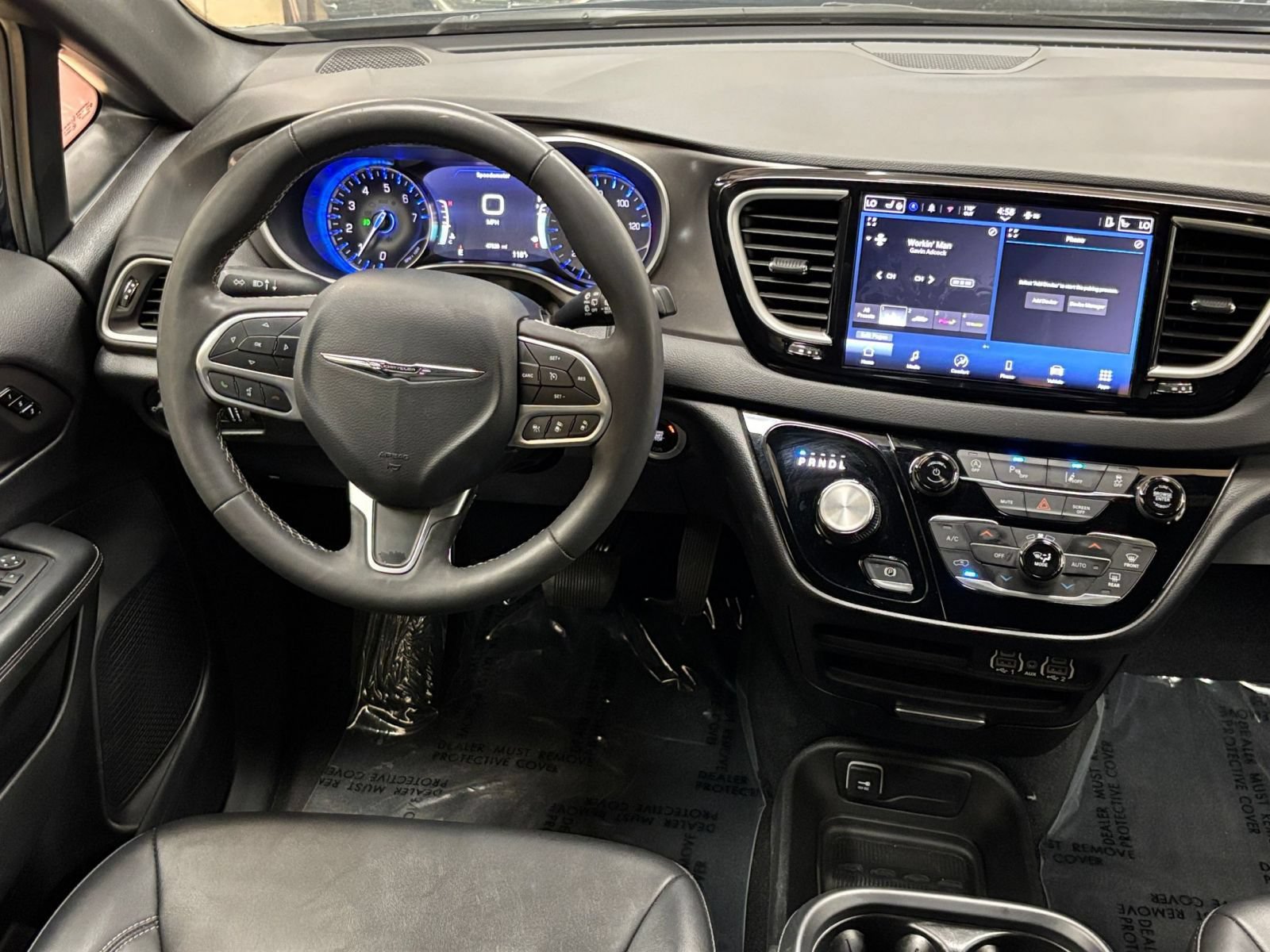 Used 2025 Chrysler Pacifica Select FWD image 36