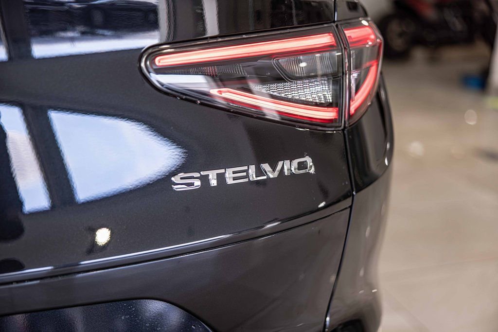 New 2025 Alfa Romeo Stelvio Sprint image 16
