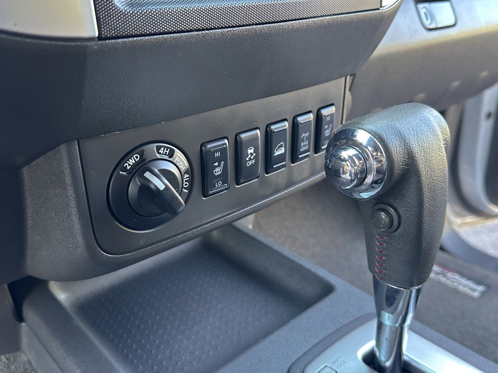 Used 2012 Nissan Frontier PRO-4X w/ Pro-4x Luxury Pkg AWD/4WD image 21
