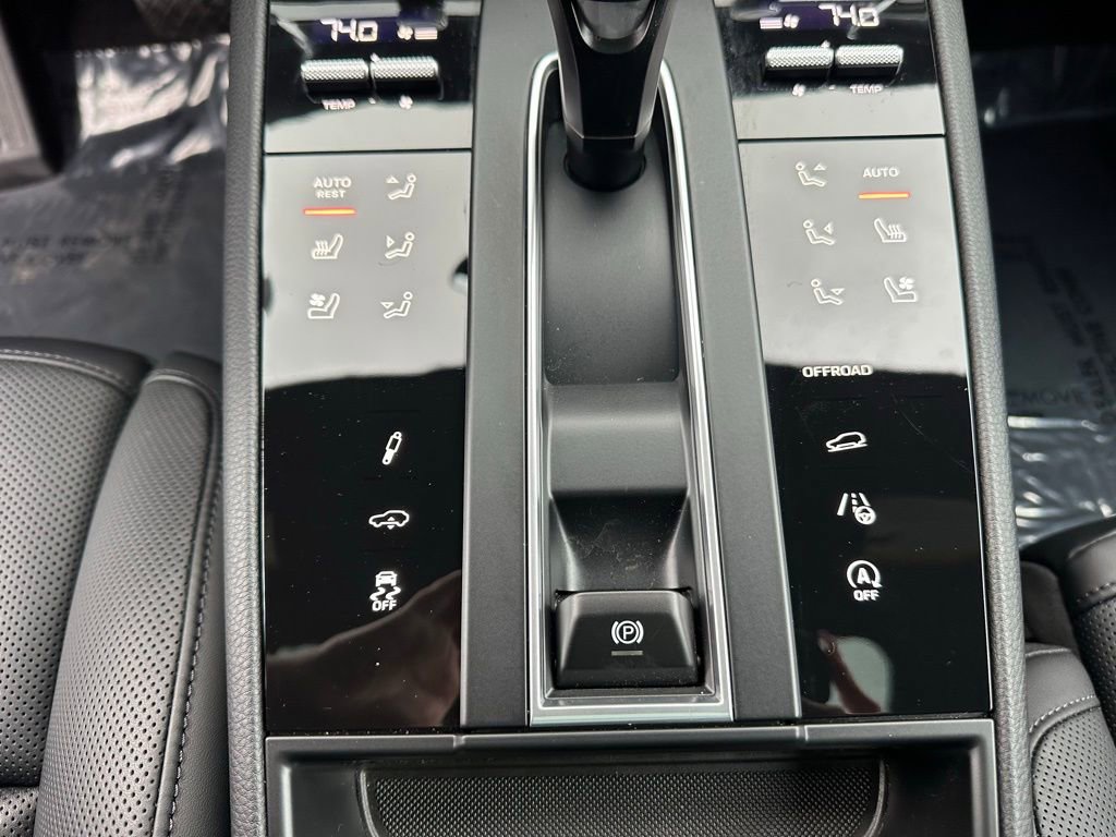Certified 2026 Porsche Macan Turbo AWD/4WD image 26