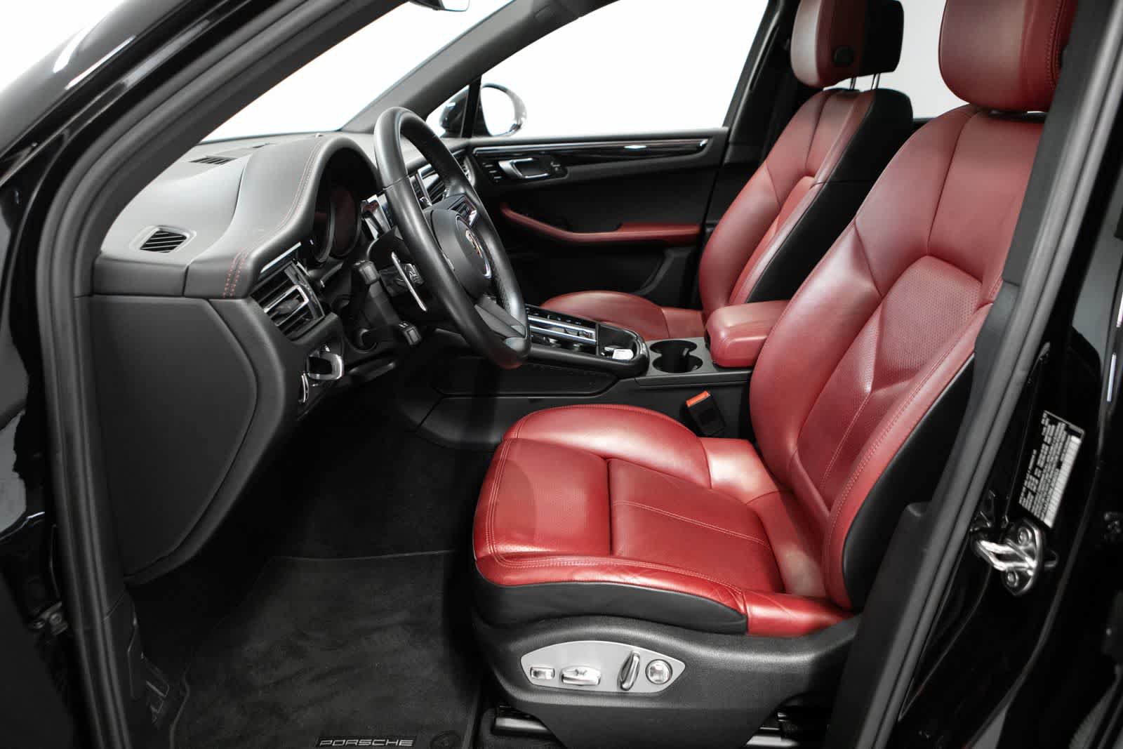 Certified 2022 Porsche Macan AWD/4WD image 18