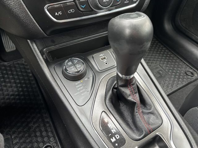 Used 2020 Jeep Cherokee Trailhawk image 31