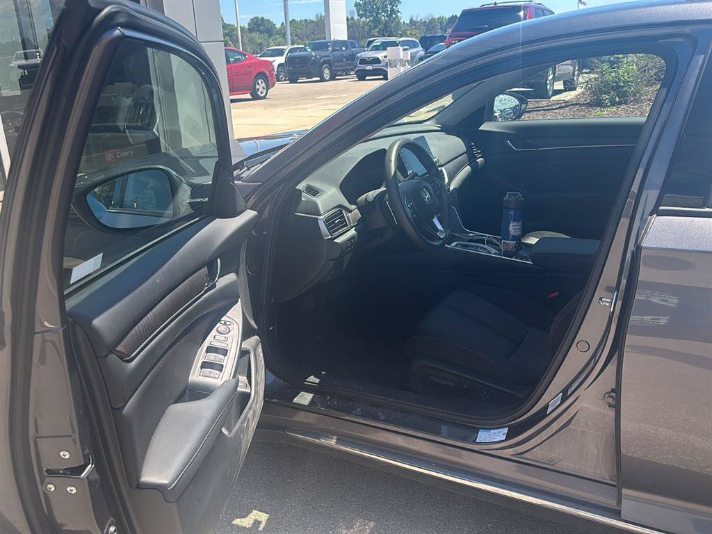 Used 2019 Honda Accord EX image 12