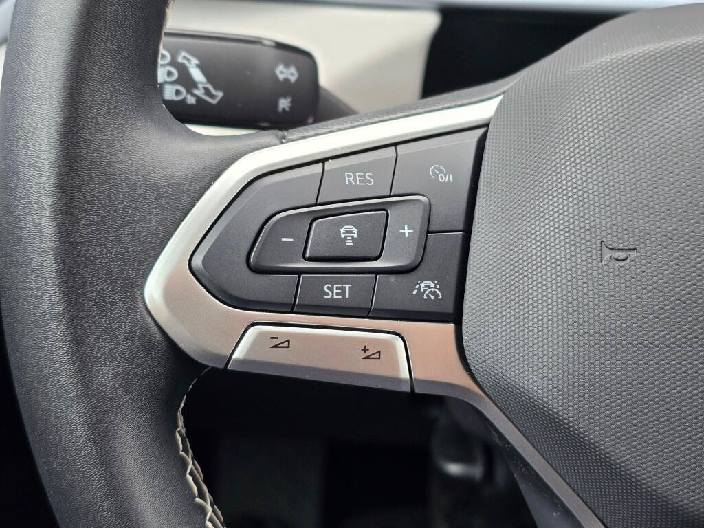Certified 2025 Volkswagen Taos SE AWD/4WD image 29