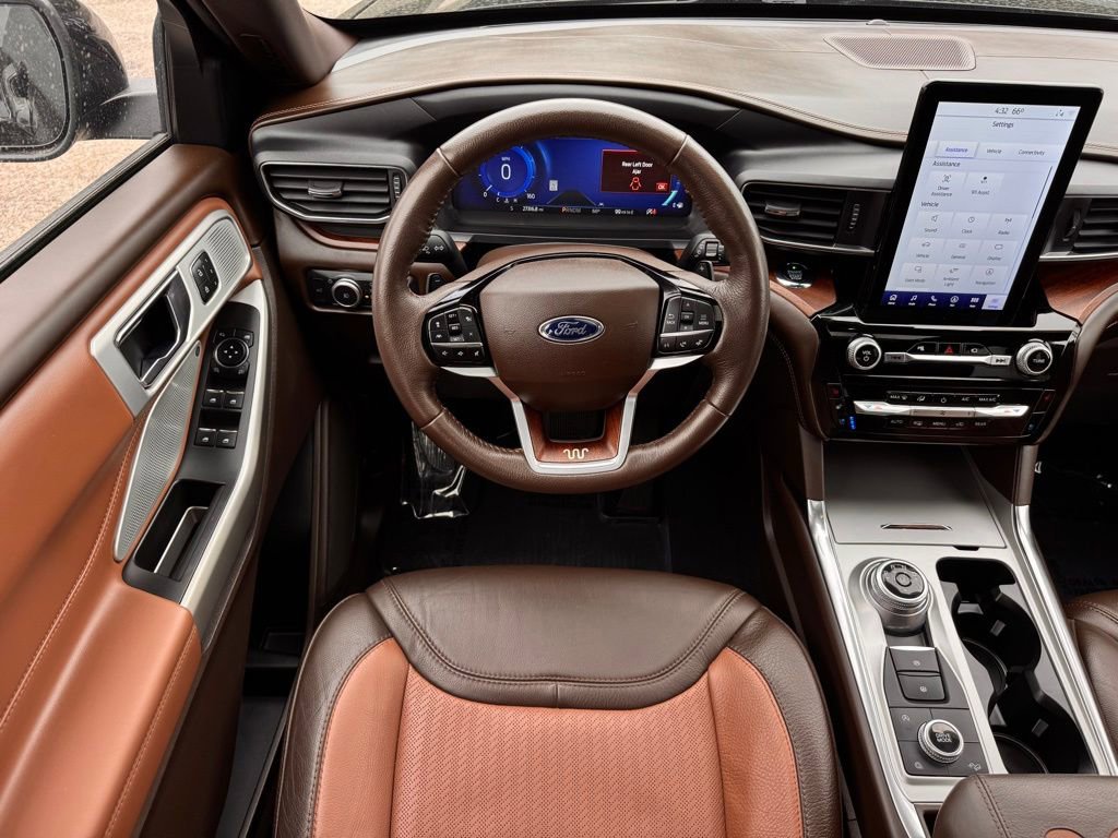 Used 2021 Ford Explorer King Ranch w/ Premium Technology Package image 21