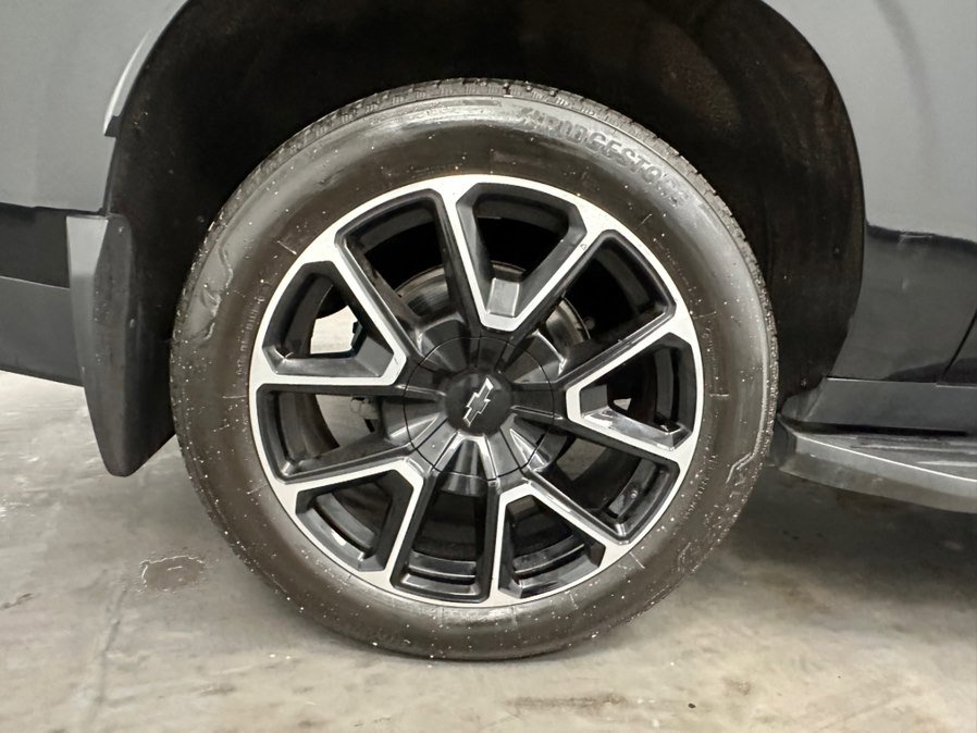 Used 2021 Chevrolet Suburban RST w/ Luxury Package image 17