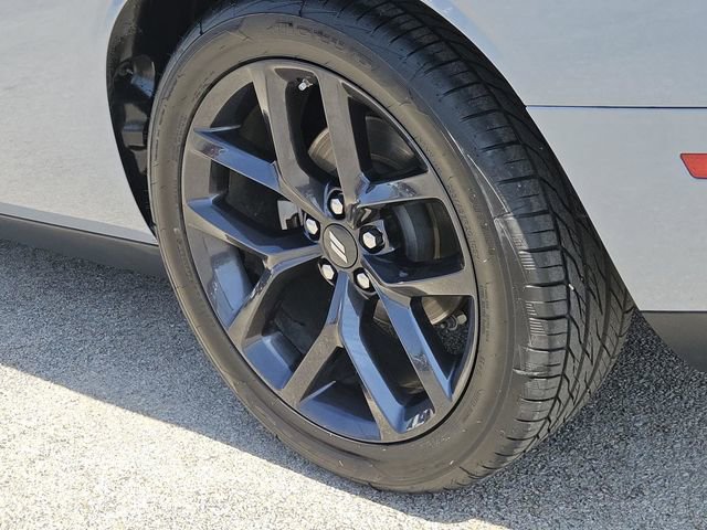 Used 2022 Dodge Challenger R/T w/ Blacktop Package image 9