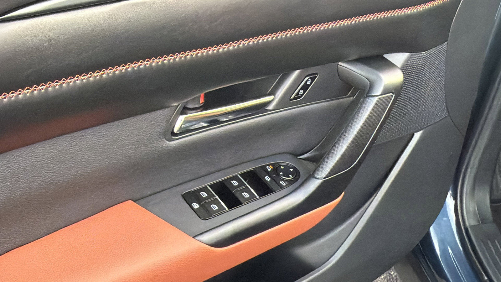 Certified 2025 MAZDA CX-50 2.5 Turbo w/ Premium Plus Pkg image 11