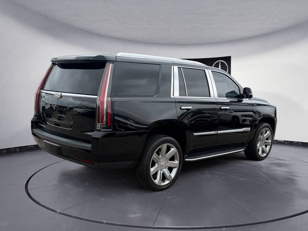 Used 2018 Cadillac Escalade Luxury RWD image 5