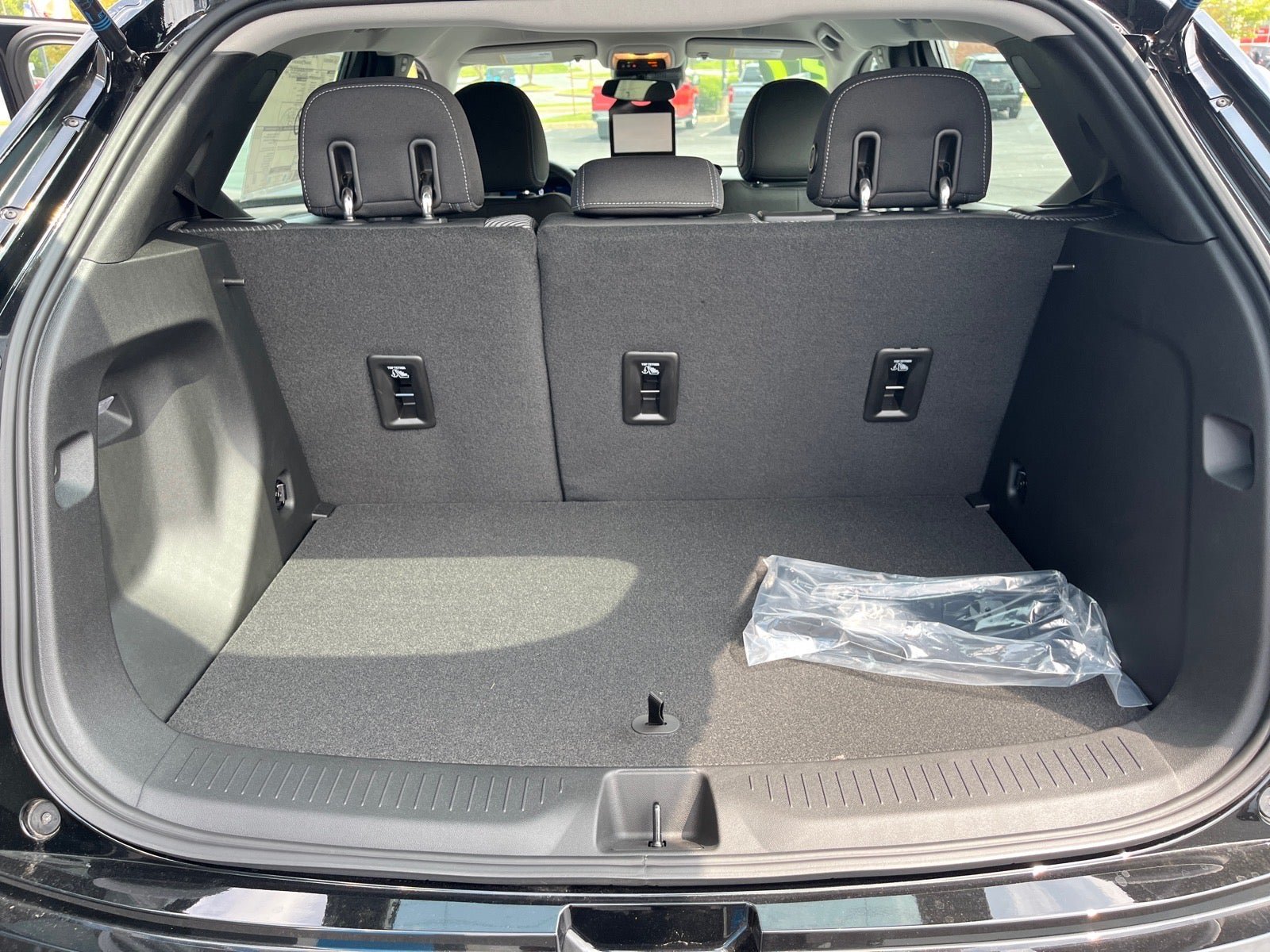New 2027 Chevrolet Bolt LT w/ Comfort Package FWD image 30