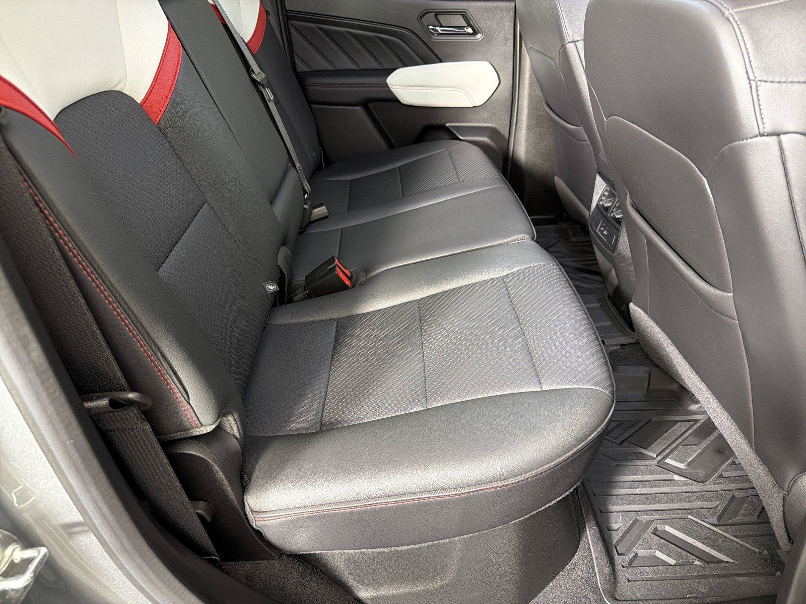 Used 2024 GMC Canyon AT4X AWD/4WD image 13