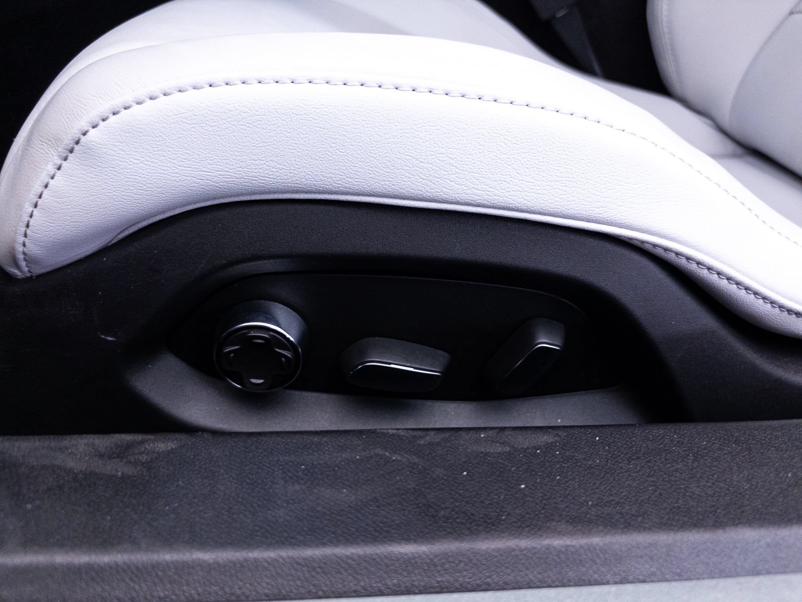 Used 2024 Chevrolet Corvette Stingray Preferred Conv w/ Battery Protection Package RWD image 41