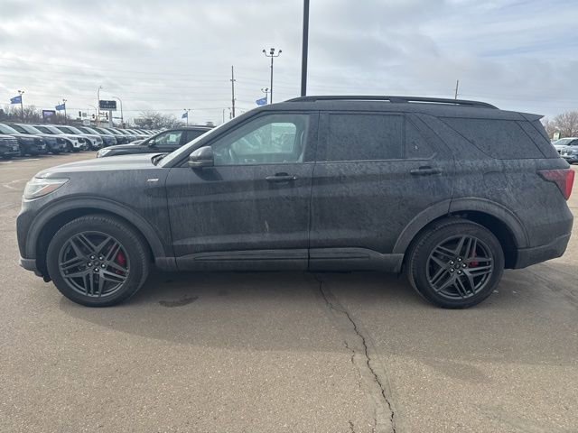 Used 2025 Ford Explorer ST-Line w/ Premium Package image 8