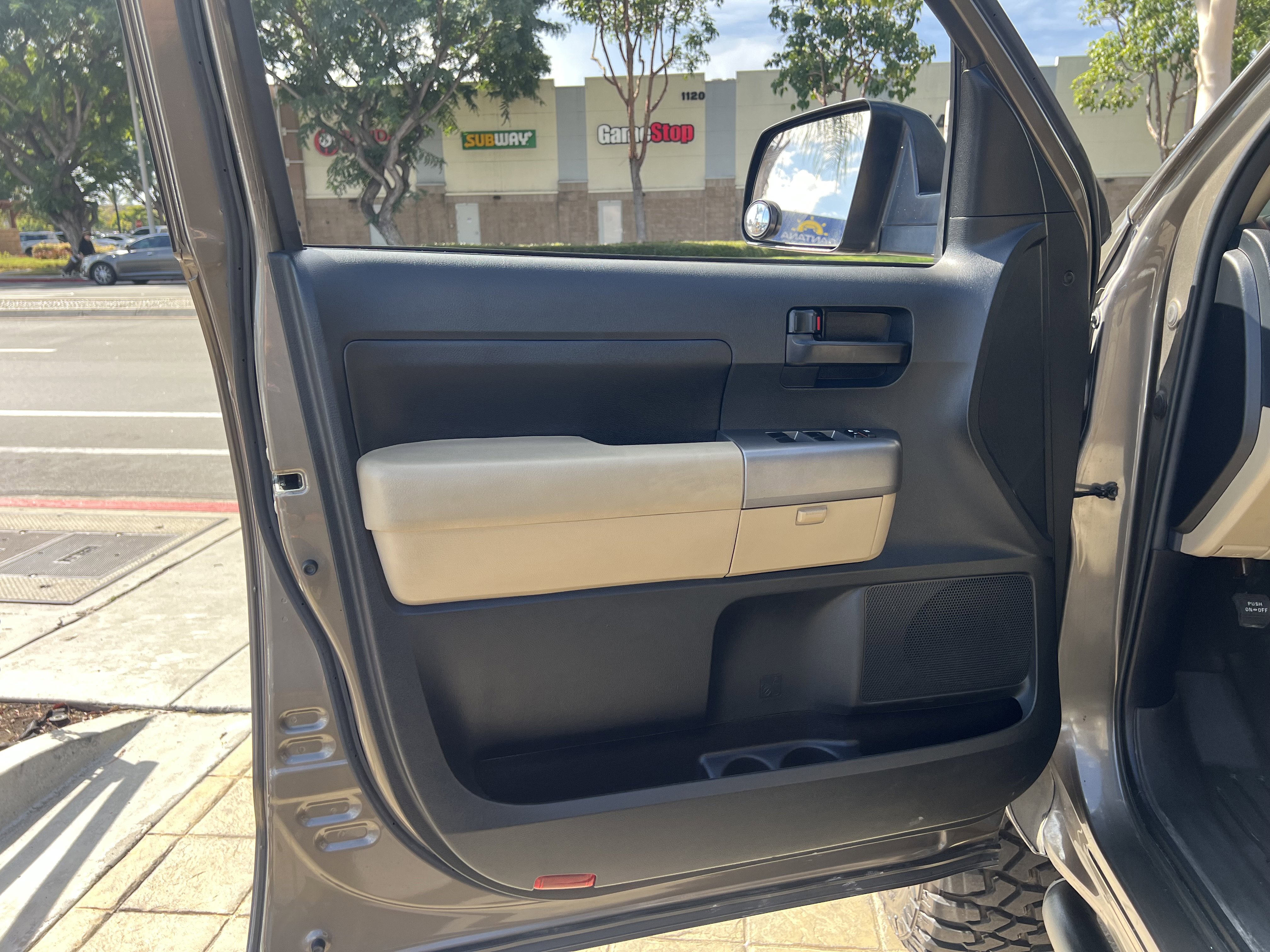 Used 2013 Toyota Tundra 4x4 CrewMax w/ SR5 Pkg image 18