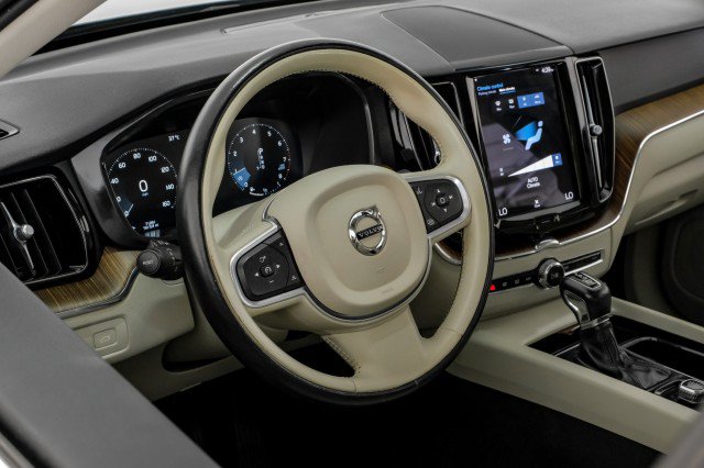 Used 2021 Volvo XC60 T5 Momentum w/ Protection Package Premier FWD image 14