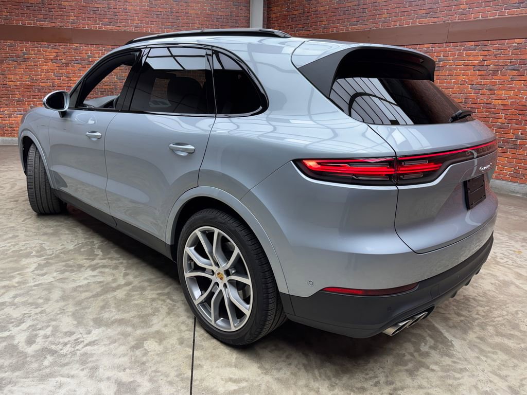 Used 2023 Porsche Cayenne S AWD/4WD image 2