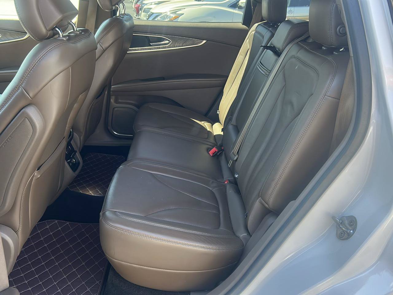 Used 2016 Lincoln MKX Reserve w/ Driver Assistance Package FWD image 12