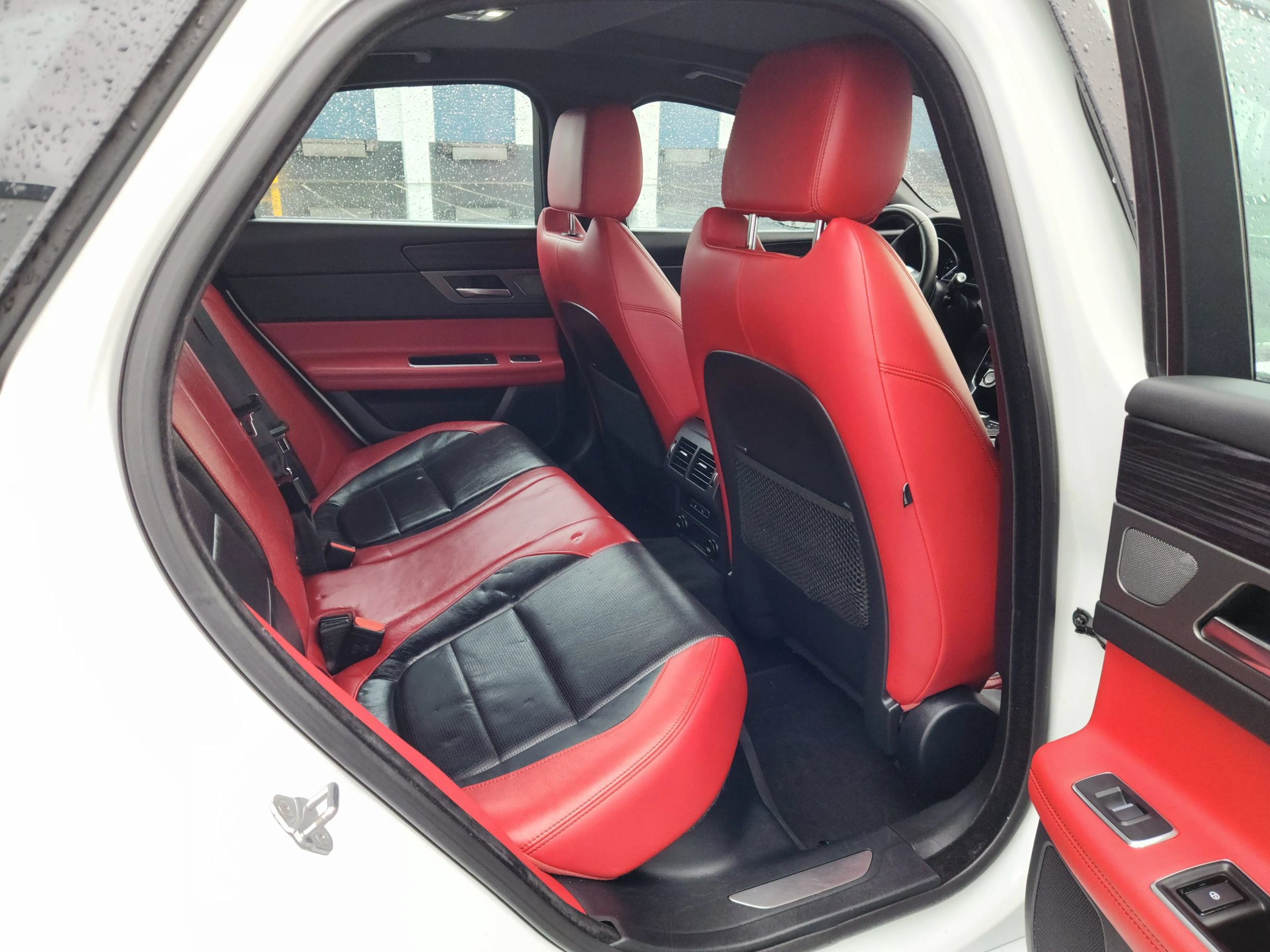 Used 2017 Jaguar XF S RWD image 19