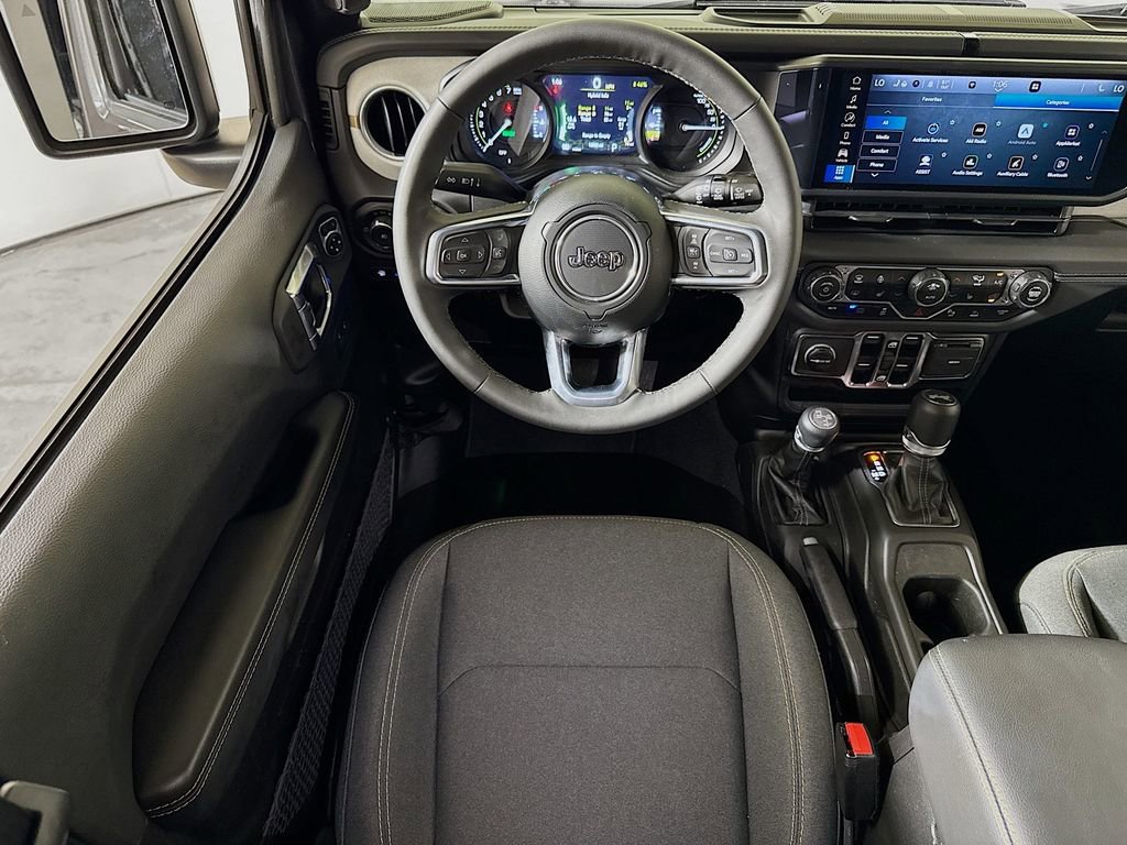 Used 2025 Jeep Wrangler Unlimited Sahara w/ Safety Group AWD/4WD image 19