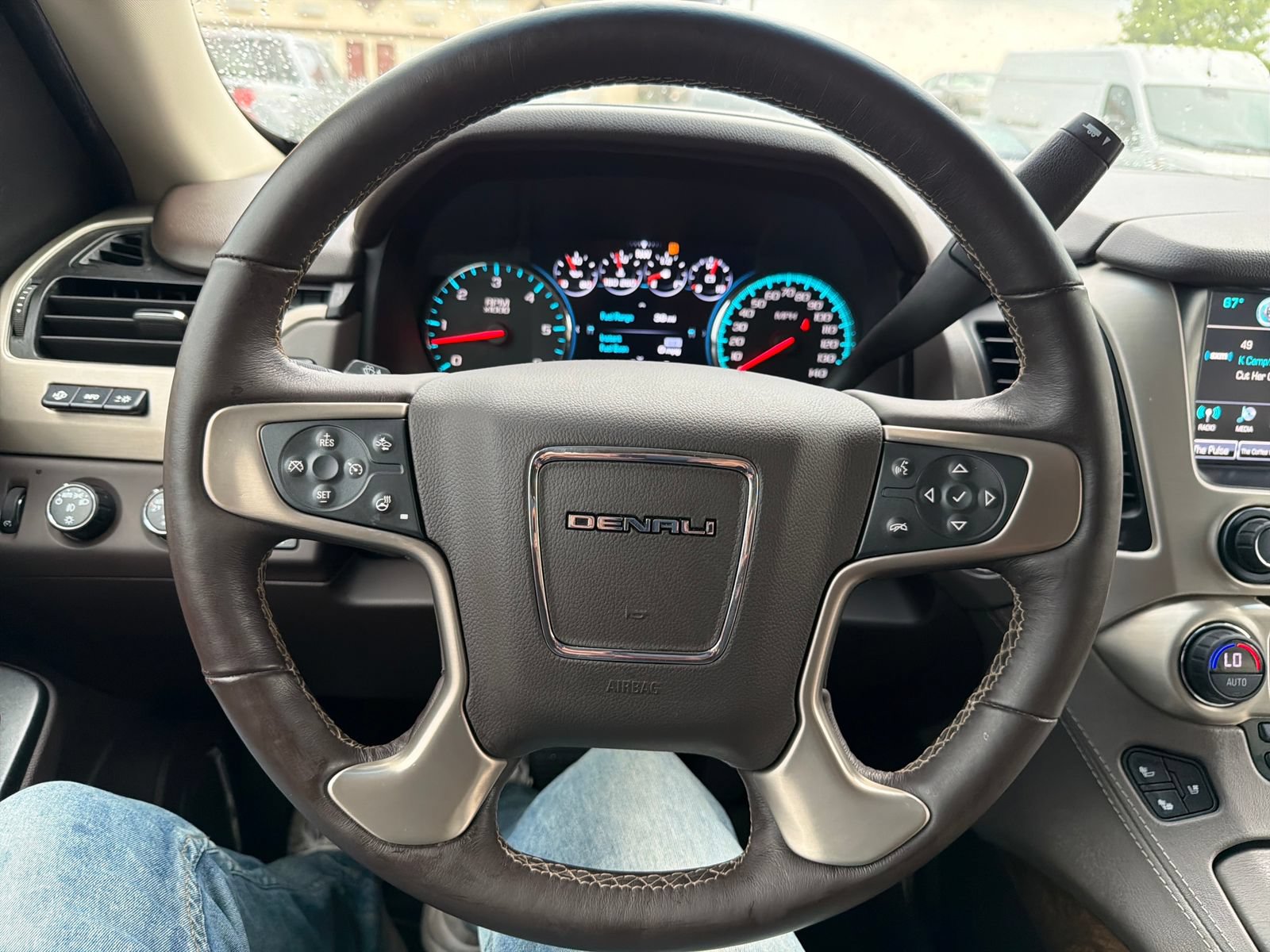 Used 2018 GMC Yukon XL Denali w/ Denali Ultimate Package AWD/4WD image 17