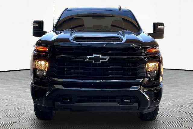 Used 2026 Chevrolet Silverado 2500 Custom w/ Custom Convenience Package AWD/4WD image 2
