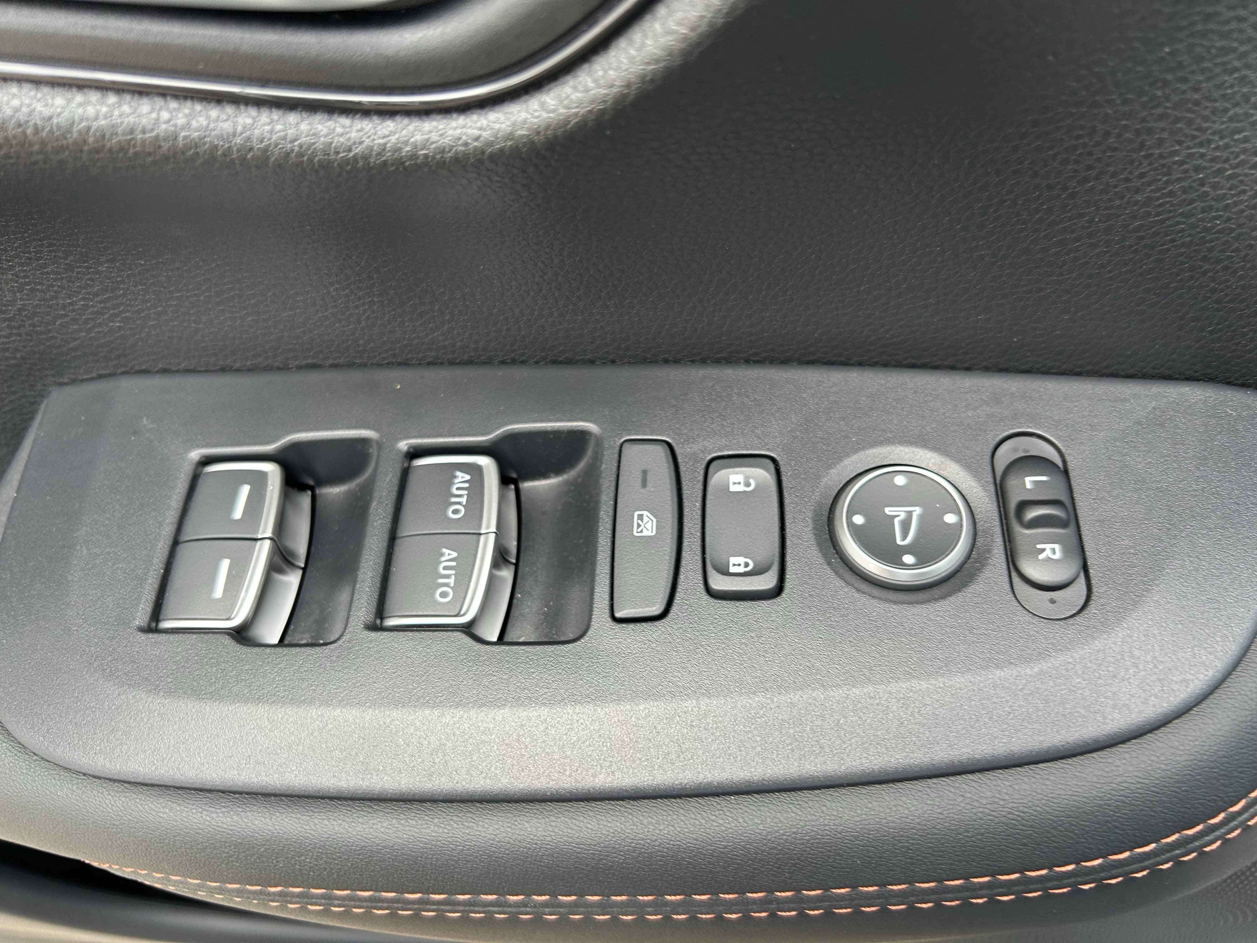 Used 2025 Honda HR-V Sport image 16