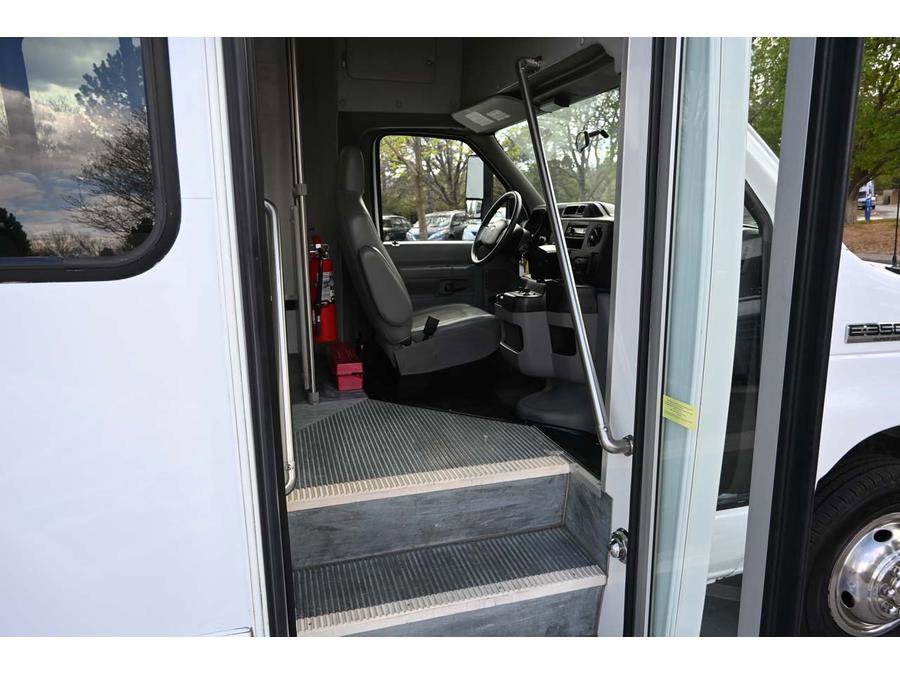 Used 2012 Ford E-350 and Econoline 350 Super Duty w/ Shuttle Bus Prep Pkg RWD image 24