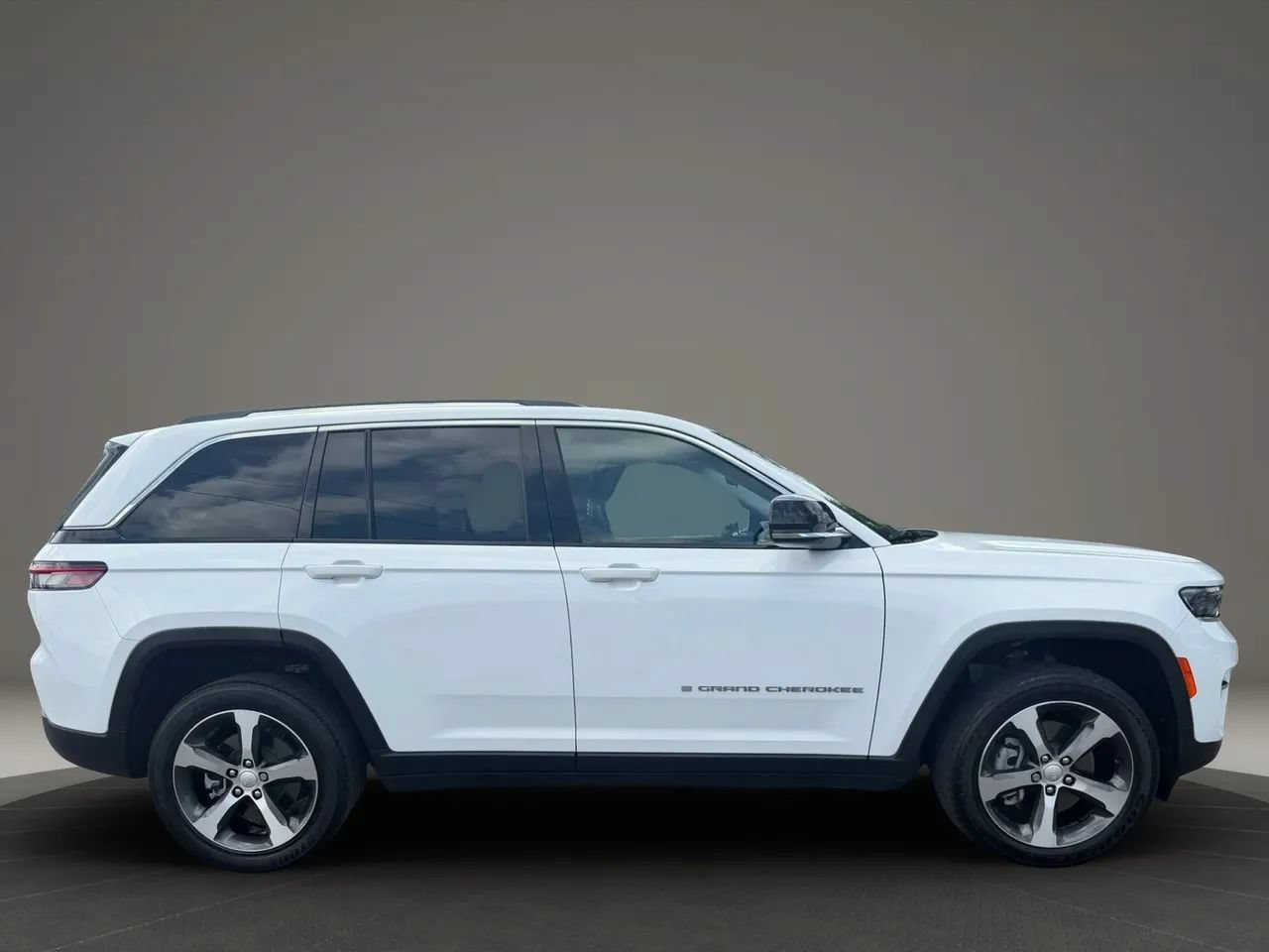 Used 2022 Jeep Grand Cherokee Limited 4xe AWD/4WD image 4