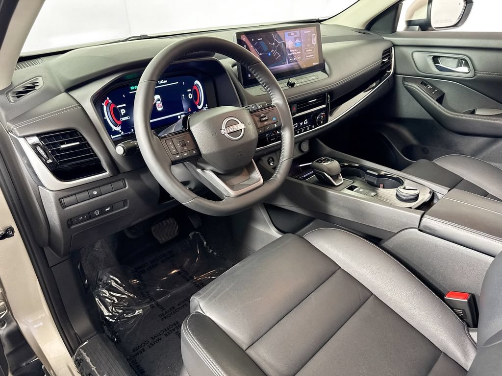 Used 2025 Nissan Rogue SL AWD/4WD image 9