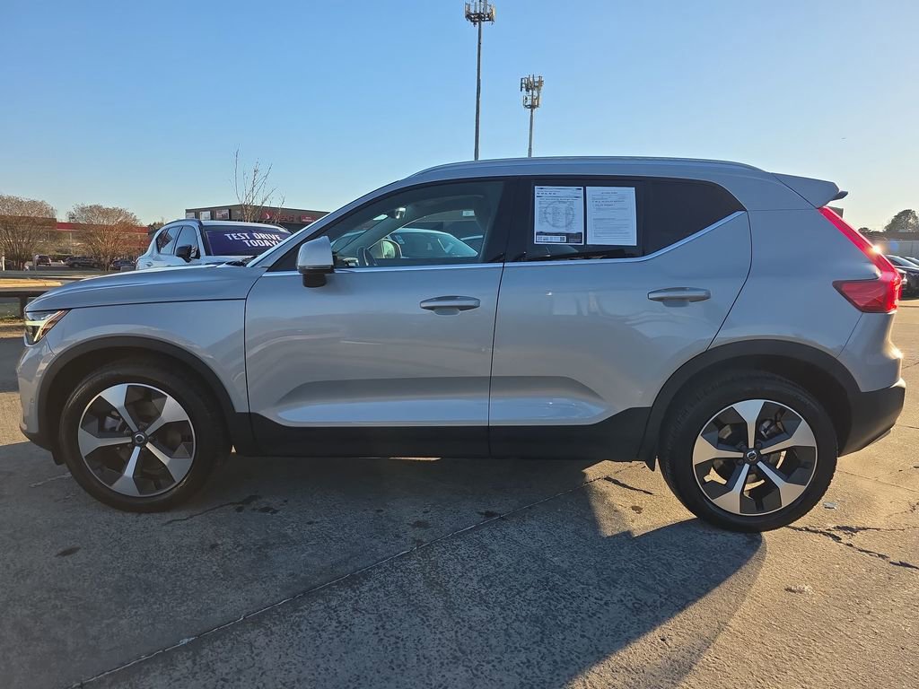 Certified 2023 Volvo XC40 B5 Plus w/ Driver Assist Package image 11